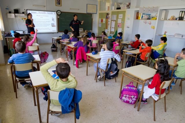 Escolares y mayores de Abanilla aprenden a prevenir incendios y a actuar ante el fuego
