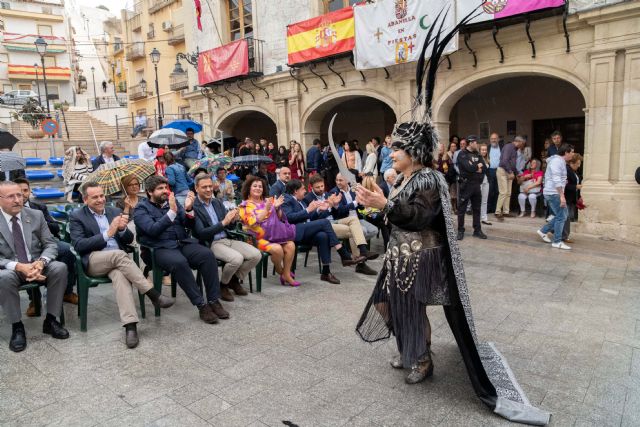 López Miras asiste al Gran Desfile-Parada de Kábilas y Mesnadas