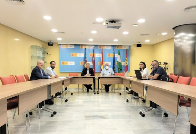 El presidente de la CHS mantiene una reunión de trabajo con representantes de la Comunidad de Regantes El Porvenir de Abanilla