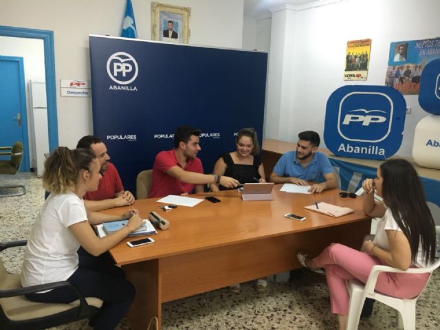 Reunión de NNGG Abanilla, NNGG Beniel y NNGG Santomera en el la sede del Partido Popular de Abanilla