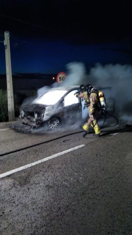 Incendio de un vehículo en la RM-442, Km1, Abanilla