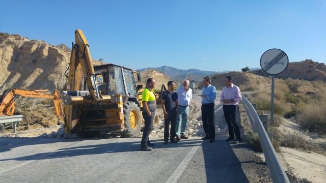 Fomento invierte más de 72.000 euros en la mejora de la carretera que une Baños de Fortuna con la carretera de Barinas, en Abanilla