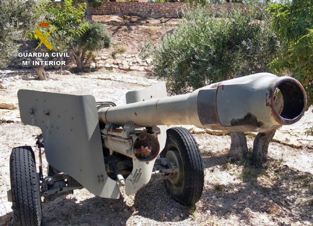La Guardia Civil se incauta de cuatro cañones de artillería en una finca rústica de Abanilla